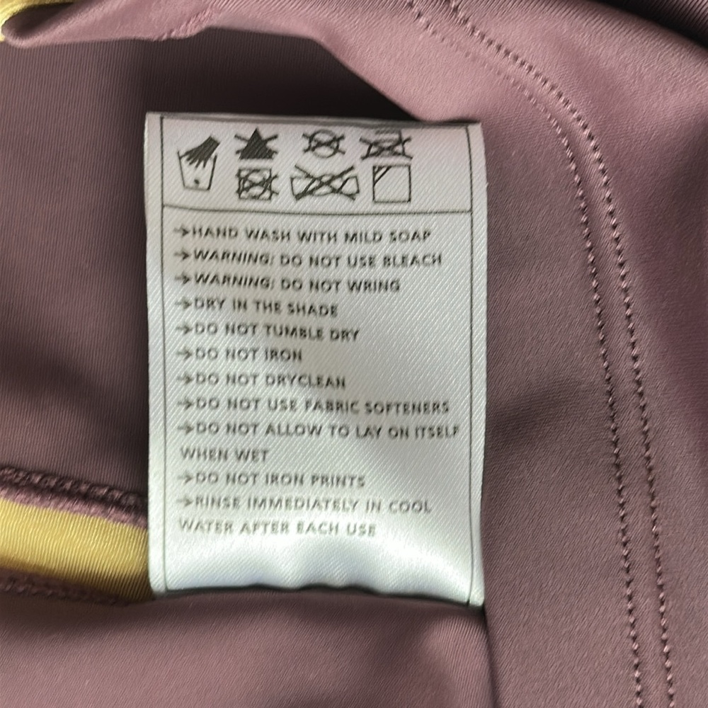 NWT 2XU wine and gold Performance Tank Size Small. - Picture 14 of 14